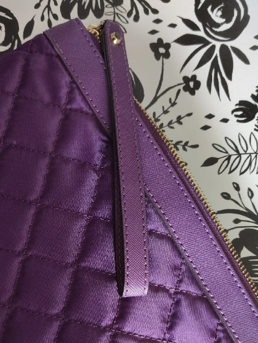 🆕Michael Kors Quilted Satin Purple Wristlet Clutch with Gold Logo